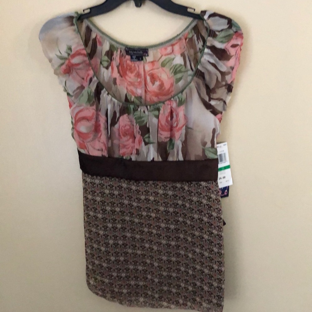 JUNIORS Blouse size L. NEW w/TAGS.